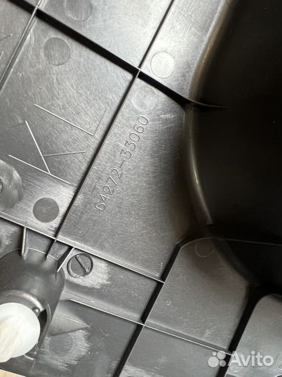 Накладка багажника левая Toyota Camry 70