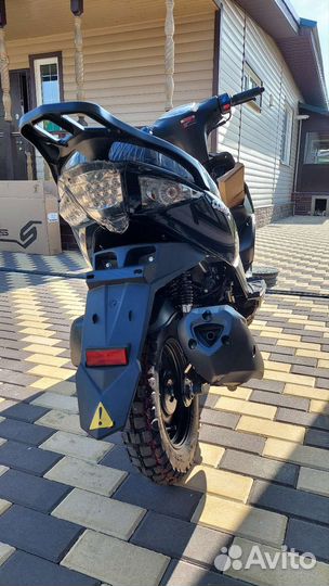 Скутер Vento Corsa