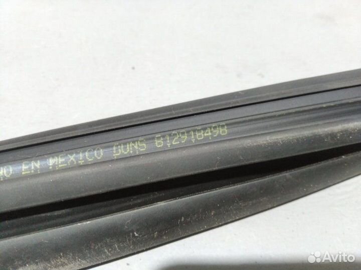 Уплотнитель стекла двери передний левый Chevrolet