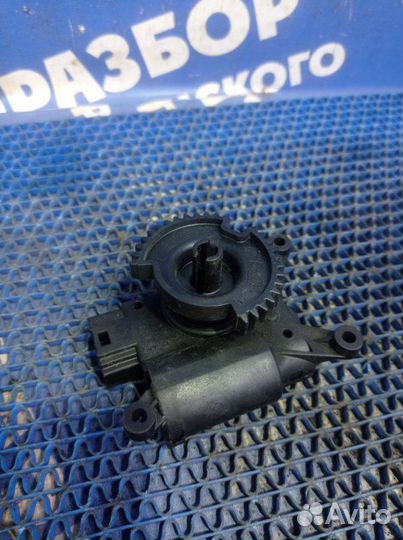 Моторчик заслонок отопителя Volkswagen Polo 5