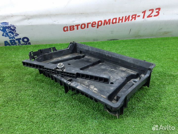 Подставка под аккумулятор Mercedes C220 W205