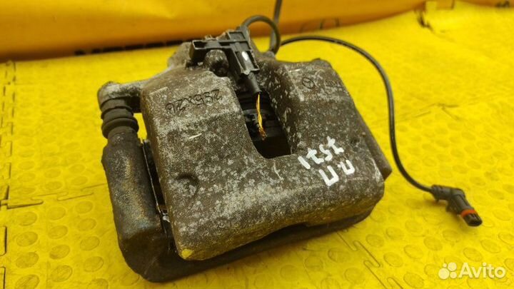 Суппорт передний правый Mercedes-Benz W212