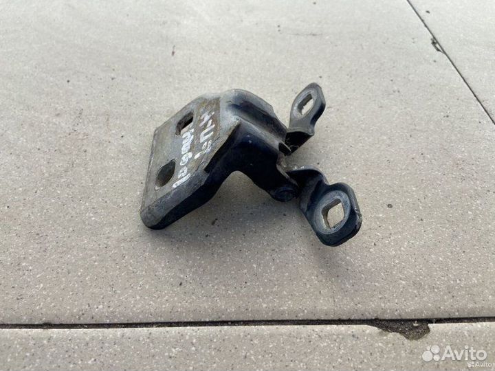 Петля двери нижняя передняя левая Renault Logan