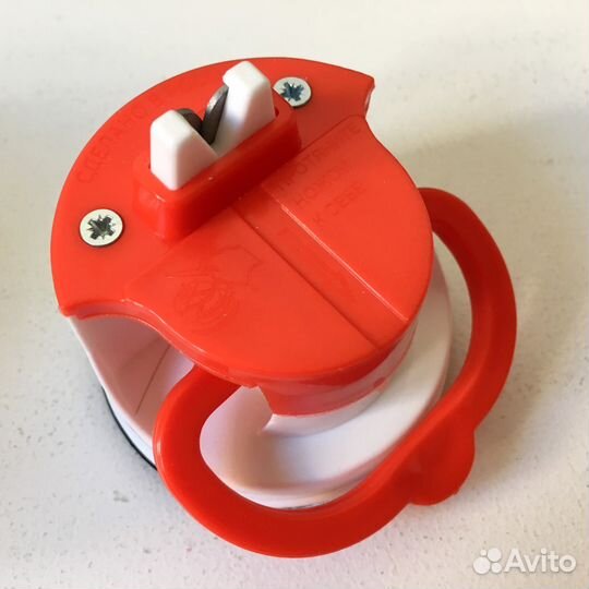 Ножеточка для кухни на вакуумной присоске