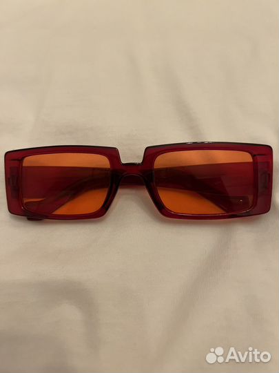 Солнцезащитные очки красные