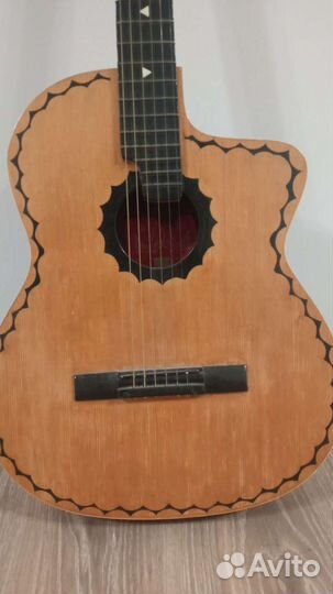 Акустическая гитара