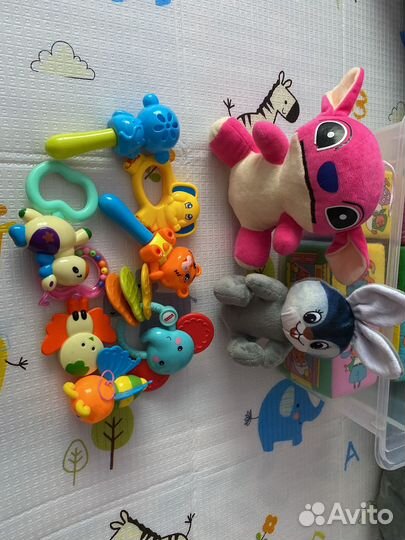 Мягкие игрушки,погремушки, мягкие кубики