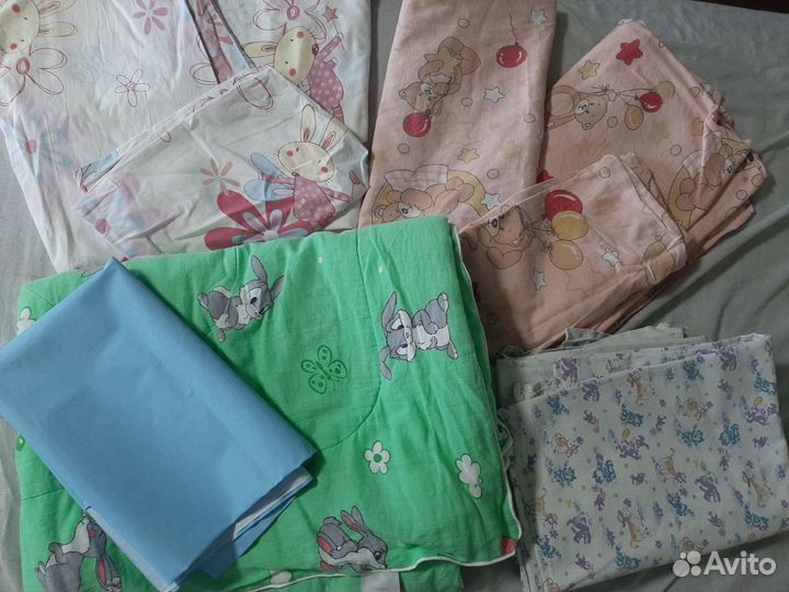 Постельное белье с одеялом в детскую кроватку