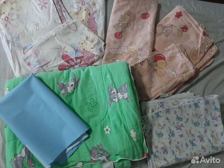 Постельное белье с одеялом в детскую кроватку