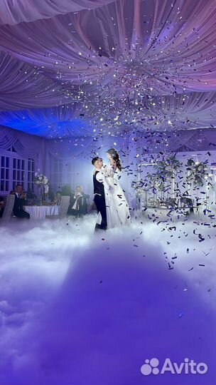 Холодные фонтаны, тяжелый дым, конфетти, снег