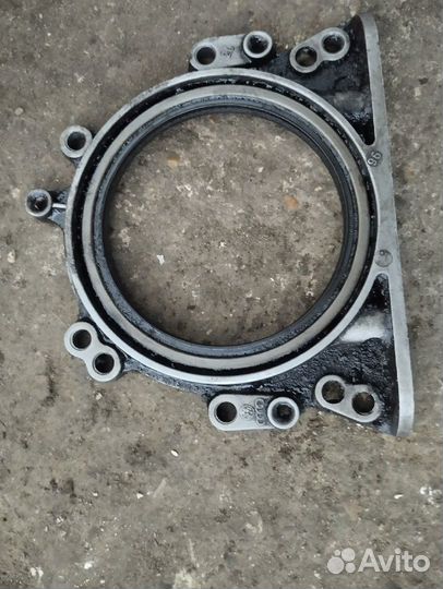 Крышка коленвала задняя Volkswagen Passat B5