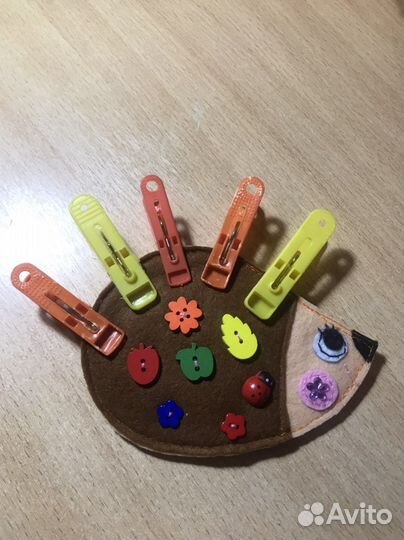 Развивающая игра из фетра с прещепками