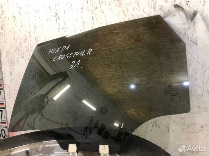 Стекло заднее левое Honda Crosstour