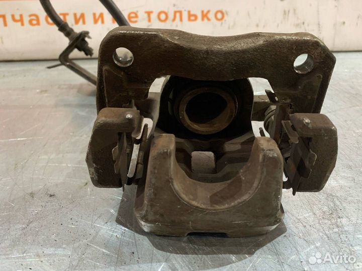 Суппорт зад. лев. Toyota RAV4 4 (XA40) 2013