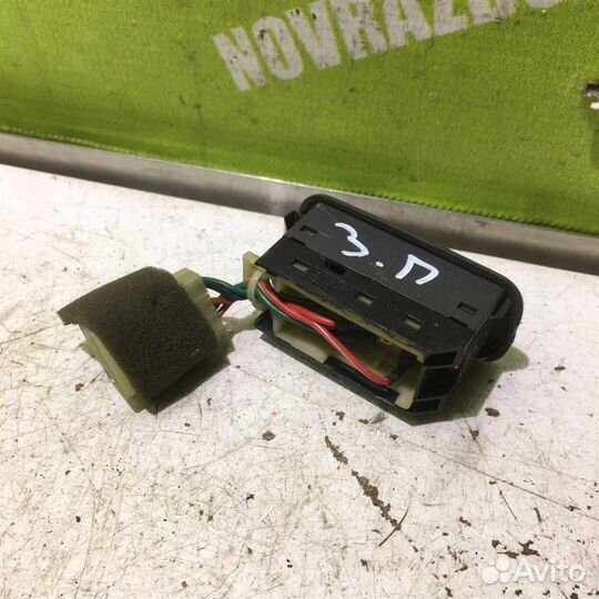 Кнопка стеклоподъемника Киа Спортейдж