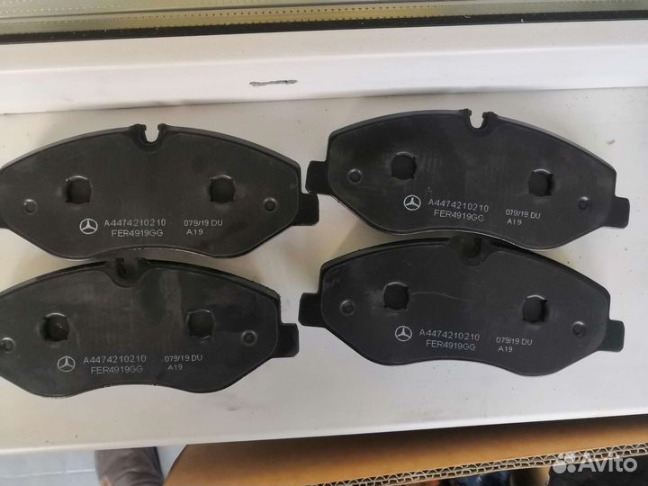 Колодки тормозные передние Mercedes