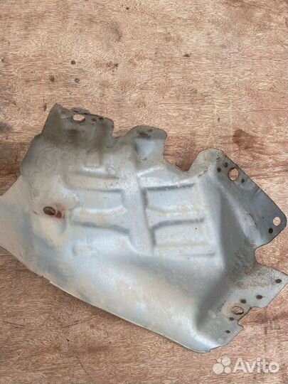 Тепловой экран коллектора Mazda CX5 KE