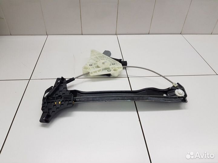 Стеклоподъемник электрический задней правой двери