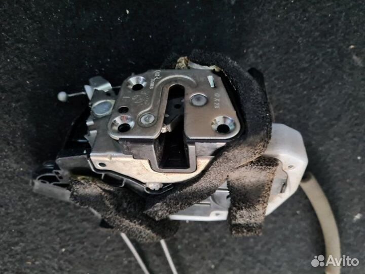 Замок боковой двери передний левый Nissan Juke F15