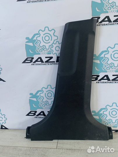 Обшивка средней правой стойки Kia Rio 4