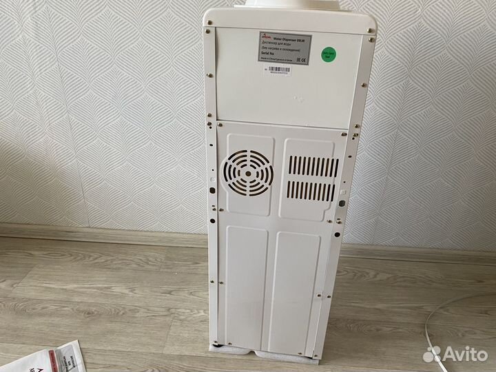 Кулер для воды новый