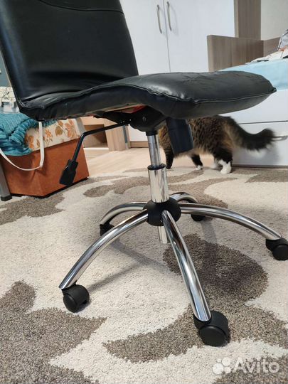 Офисное кресло