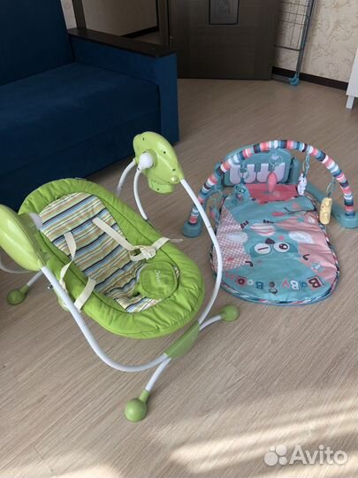 Шезлонг и развивающий коврик