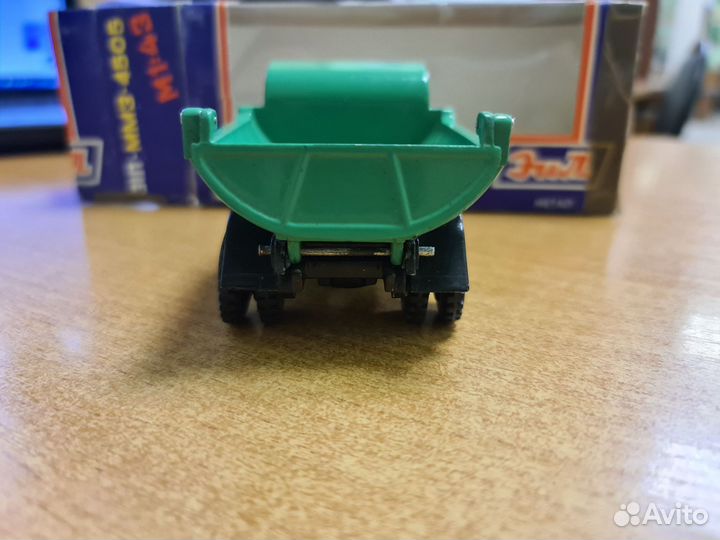 Модель СССР 1 43.ЗИЛ 555 колеса металл