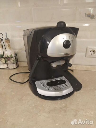 Продаётся кофеварка Delonghi EC410