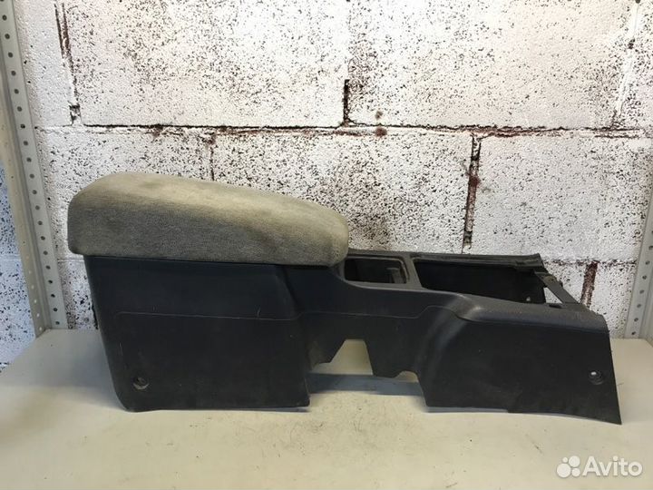 Центральная консоль Mitsubishi Eterna седан 2.0