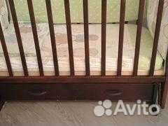 Детская кроватка с маятником
