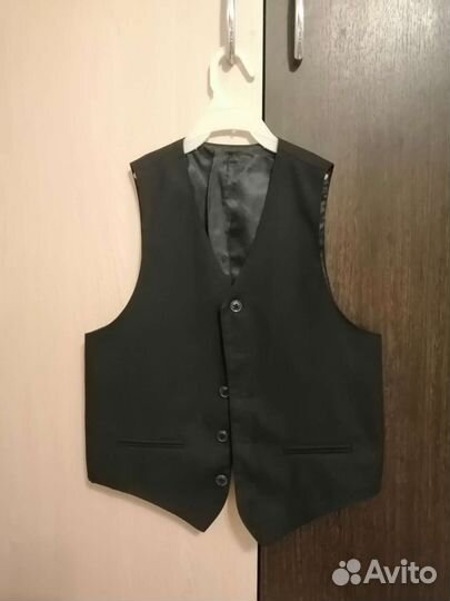 Рубашки, жилет, брюки 140-146 см