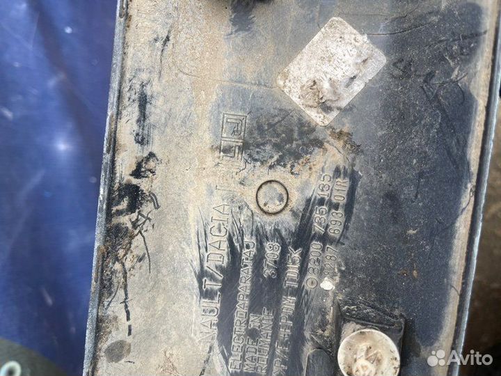 Накладка двери задняя Renault Sandero 1