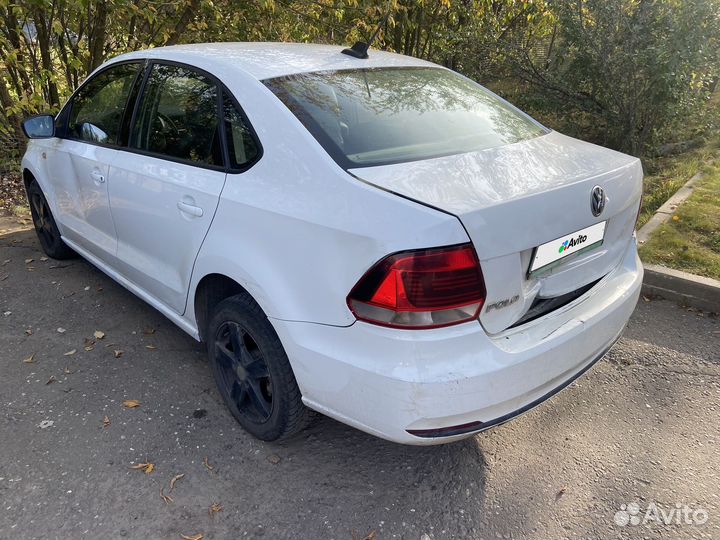 Volkswagen Polo 1.6 МТ, 2017, битый, 268 000 км
