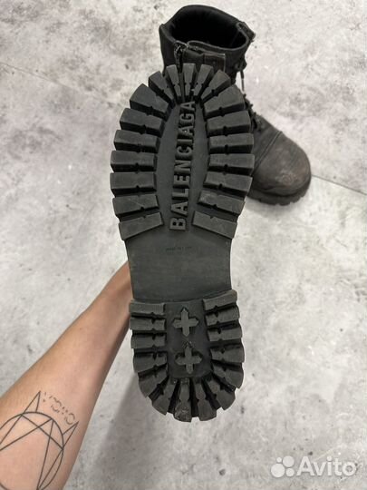 Ботинки Balenciaga Strike Distressed оригинал