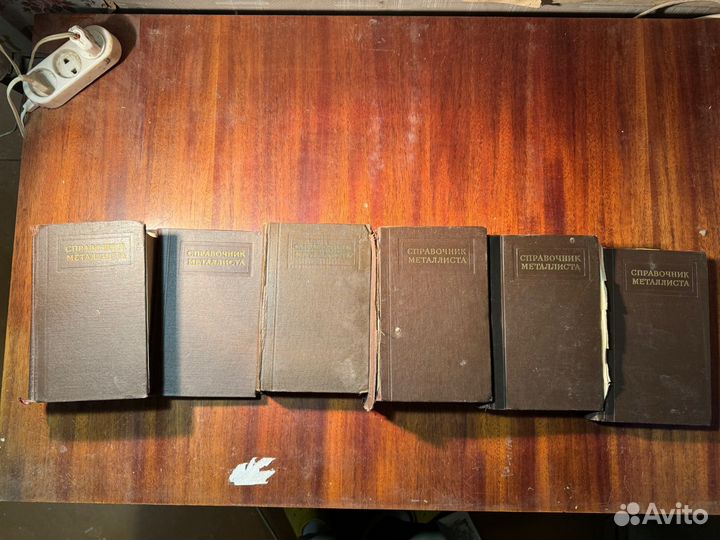 Книги по ремеслу, резьбе по дереву, шитью, пчел