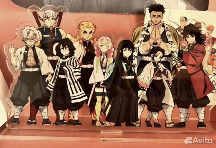 Много фигурок аниме (Ч.О)