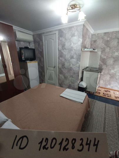 Дом 28 м² на участке 5 сот.