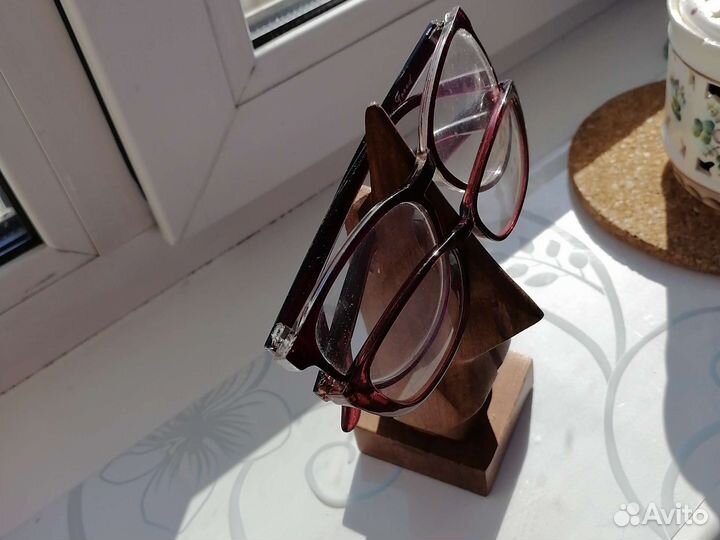 Подставка под очки ручной работы