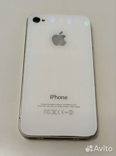 iPhone 4S 8Gb + набор чехлов