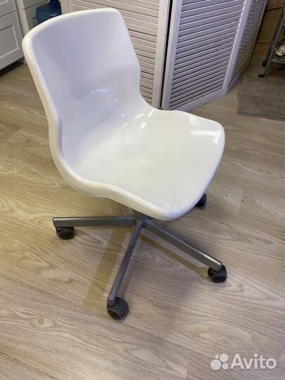 Стул IKEA на колесиках