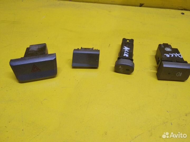 Кнопки центральной консоли Хендай Акцент