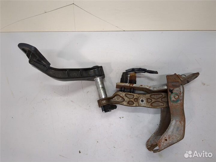 Педаль тормоза Nissan Armada, 2006