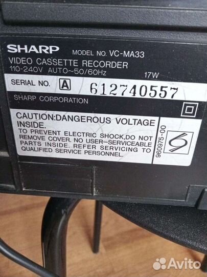 Видеомагнитофон и много к нему кассет