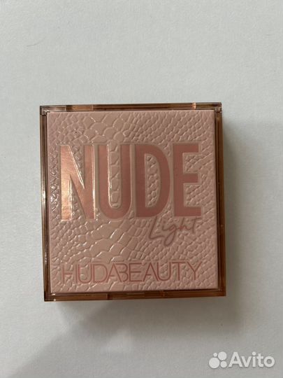 Палетка теней Huda beauty