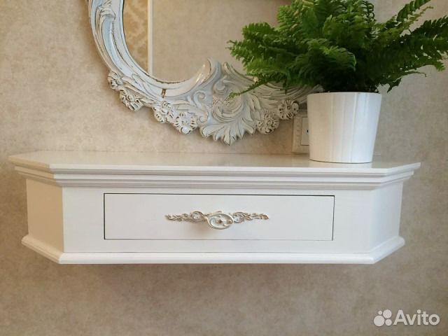 Парфюмерный столик, консоль