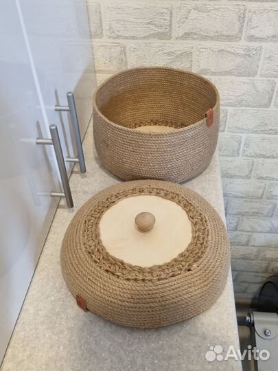 Корзина с крышкой из джута с деревянным дном