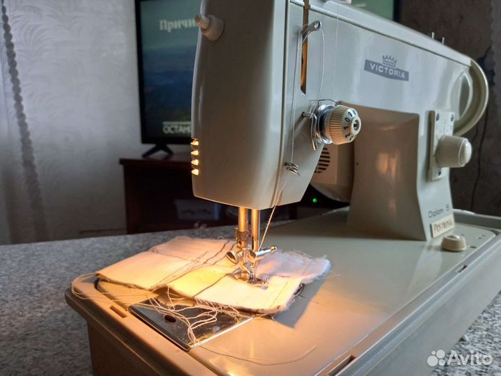 Швейная машина victoria