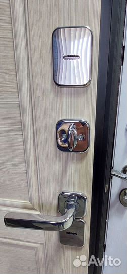 Дверь входная с терморазрывом в коттедж, дом