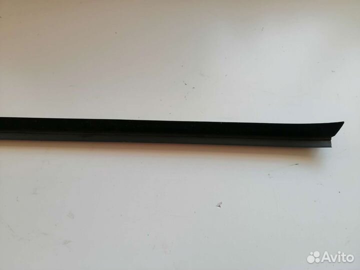 Уплотнитель стекла двери Volkswagen Transporter